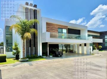 Casa · 445m² · 4 Recámaras · 3 Estacionamientos · Casa en Venta en Hacienda San Antonio