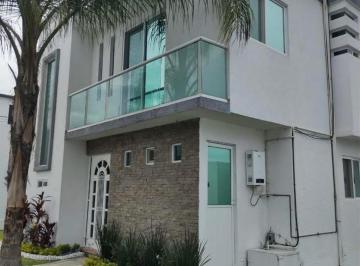 Casa · 284m² · 3 Recámaras · 6 Estacionamientos · Casa - Fraccionamiento Real de Oaxtepec