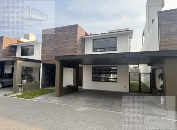 Casa · 285m² · 3 Recámaras · 2 Estacionamientos · Casa en Venta en Metepec