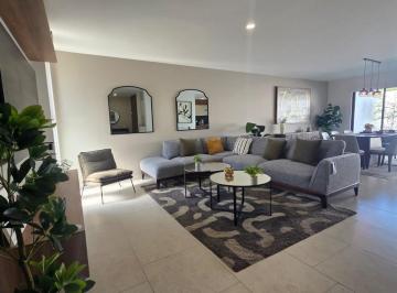 Casa · 202m² · 3 Recámaras · 2 Estacionamientos · Casas en Venta, en Corregidora, Queretaro