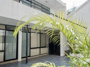 Casa · 627m² · 10 Recámaras · 5 Estacionamientos · Casa en Venta, Col. Americana, Guadalajara, Jalisco.