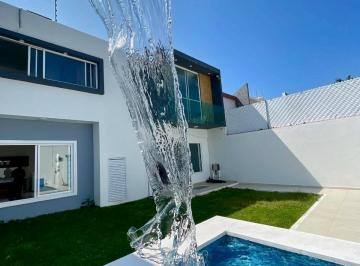 Casa · 200m² · 4 Recámaras · 2 Estacionamientos · Casa - Cuautla