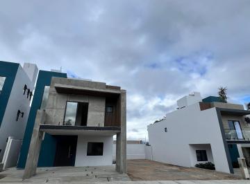 Casa , Pachuca · Casa de 4 Recamaras + Excedente de Jardin en Pachuca
