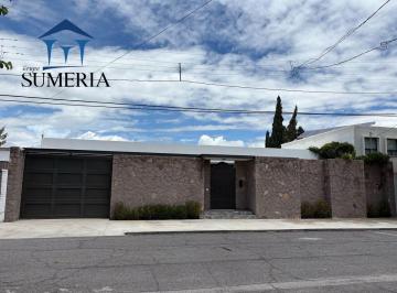 0ef50bdc8dd342b86de8f518ed1ebc218f6d722196080f52904da7a660c30fed · Casa de Una Planta en Lomas del Santuario con Paneles Solares