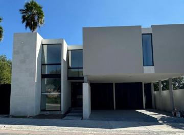 Casa de 3 habitaciones, Monterrey · Casa en Venta en Monterrey Zona Carretera Nacional Arboretto