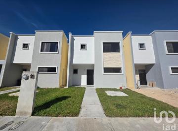 Casa · 144m² · 3 Recámaras · 3 Estacionamientos · Casa Nueva en Cancún - Polígono Sur (No Comparte Muros)