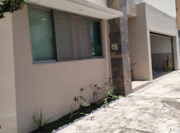 Casa · 286m² · 3 Recámaras · 2 Estacionamientos · Casa en Venta en Fracc. Las Palmas