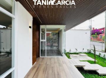 Casa de 4 habitaciones, Fortín · Vendo Bella Casa en Esquina Remodelada en Fortín.