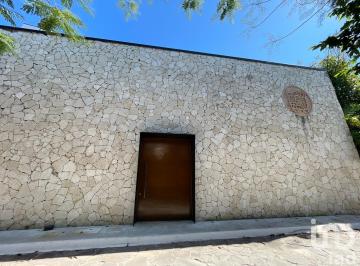 Casa · 422m² · 3 Recámaras · 2 Estacionamientos · Casa en Renta Privada Nuukan Mod. Jaguar en Cholul
