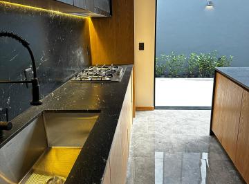 Casa de 4 habitaciones, Zapopan · Hermosa Casa en Venta con Acabados de Lujo