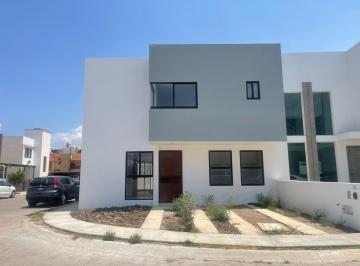 Casa · 178m² · 4 Recámaras · 4 Estacionamientos · Casa en Venta en San Juan El Rio Queretaro