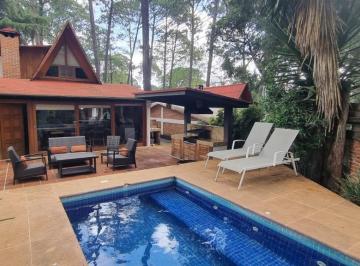 Casa de 4 habitaciones, Valle de Bravo · Cabaña en Venta, en El Corazon de Avandaro