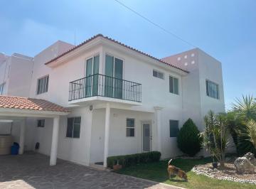 Casa de 4 habitaciones, Irapuato · Casa en Venta en Villas de Irapuato, Guanajuato