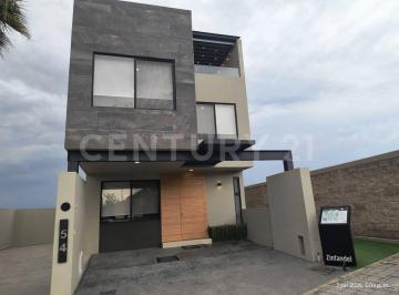 Casa · 211m² · 3 Recámaras · 2 Estacionamientos · Casa en Venta Puebla Mod Zinfandel Residencial La Rioja