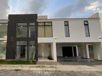 Casa · 366m² · 3 Recámaras · 2 Estacionamientos · Casa Nueva en Venta en Residencial Vistalagua