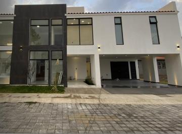 Casa · 360m² · 3 Recámaras · 2 Estacionamientos · Casa Nueva en Venta Residencial Vistalagua