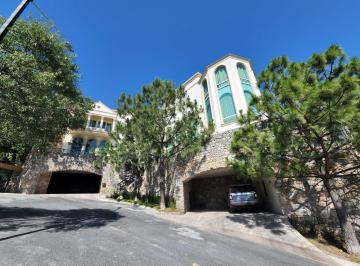Casa de 6 habitaciones, San Pedro Garza García · Casa 640 m² en Venta en Colinas de San Ángel