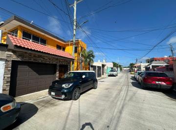 Casa de 3 habitaciones, Carmen · Casa de 3 Recámaras en Venta, 2 Niveles