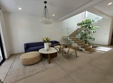 Casa · 245m² · 3 Recámaras · 3 Estacionamientos · Casa en Venta, en Zibata, Queretaro