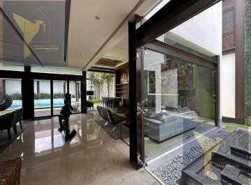 Casa · 780m² · 4 Recámaras · 3 Estacionamientos · Casa en Residencial y Club de Golf La Herradura Etapa a