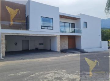 Casa · 840m² · 4 Recámaras · 3 Estacionamientos · Casa en Venta en Zona Sur, Carretera Nacional, Monterrey