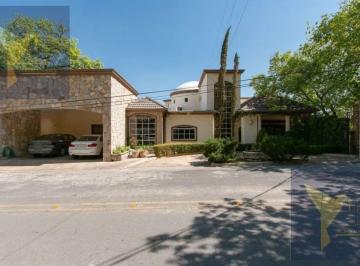 Casa · 680m² · 4 Recámaras · 5 Estacionamientos · Casa en Venta en San Pedro Garza García, Sector San Ángel.
