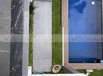 Casa · 975m² · 5 Recámaras · 4 Estacionamientos · Casa en Venta en San Patricio