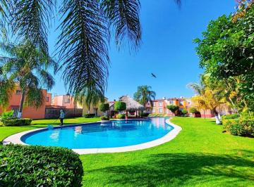 Casa de 2 habitaciones, Emiliano Zapata · Casa en Venta con Alberca en Garzas con Terreno Extra y Opcion Para Ampliar Si Creditos