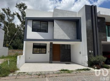 Casa · 197m² · 3 Recámaras · 2 Estacionamientos · Casa en Venta en Fraccionamiento Cerrado a 5 Minutos de Plaza San Diego en Cholula
