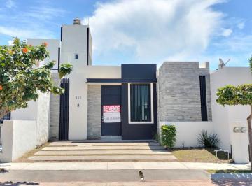 Casa · 116m² · 3 Recámaras · 2 Estacionamientos · Casa de un Nivel en Zona Residencial, 3 Recámaras Al Norte de V de A.