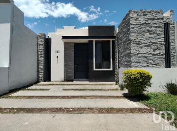 Casa · 116m² · 3 Recámaras · 2 Estacionamientos · Casa de un Nivel en Zona Residencial, 3 Recámaras Al Norte de V de A.