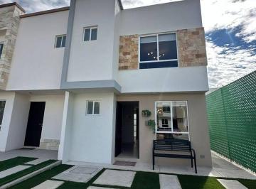 Casa · 90m² · 3 Recámaras · 2 Estacionamientos · Casa en Venta Al Norte Cerca de La Antorcha del Vicentenario