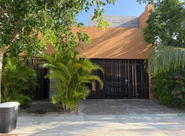 Casa · 269m² · 3 Recámaras · 2 Estacionamientos · Casa Bonita en Venta, Privada Tamora, Paneles Solares, con Amenidades