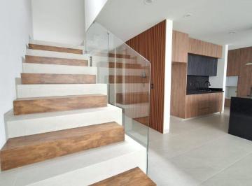 Casa de 4 habitaciones, León · Venta Casa de 4 Recámaras en Lomas Punta del Este Frente a Área Verde