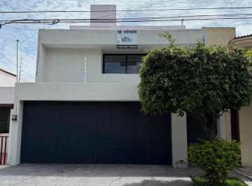 Casa de 3 habitaciones, Zapopan · Excelente Casa en Venta en Loma Bonita
