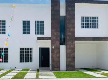 Casa · 155m² · 3 Recámaras · 2 Estacionamientos · Casa en Venta en San Juan del Rio, Queretaro