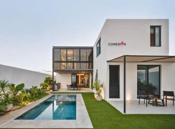 03240d7fb7877d337fce0cc9e57d15b5830f930bdaf9291005974fa68cf9f461 · Residencia Premium en Venta con Paneles Solares - Diseño, Tecnología y Confort.