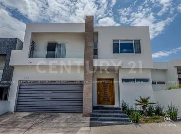 Casa · 304m² · 4 Recámaras · 4 Estacionamientos · Casa en Venta en Fraccionamiento Bosques del Valle III en Chihuahua, Chih.