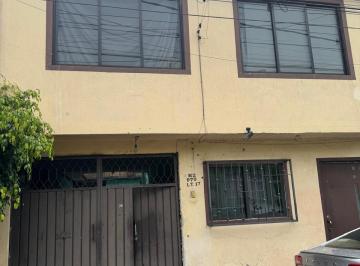 Casa de 4 habitaciones, Iztapalapa · Casa con Gran Potencial con Local Comercial