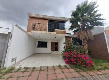 ACCESO PINOS 134 · Casa Bosques del Prado Oriente Doble Acceso Pinos y Av Moscatel