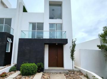 Casa · 190m² · 2 Recámaras · 2 Estacionamientos · Casa en Venta, en El Marques, Queretaro