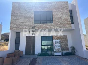 Casa en condominio · 260m² · 3 Recámaras · 3 Estacionamientos · Zibata Casa en Renta - (4)