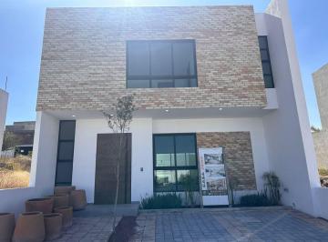 Casa en condominio · 260m² · 3 Recámaras · 3 Estacionamientos · Zibata Casa en Renta - (4)