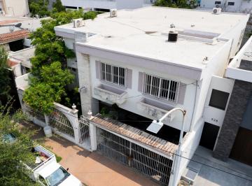 Casa · 500m² · 3 Recámaras · 2 Estacionamientos - Alegra Inmuebles · Venta de Casa en Cumbres 2o Sector, Monterrey, Nl