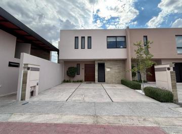 Casa en condominio · 151m² · 3 Recámaras · 2 Estacionamientos · Casa en Venta en Virrey de Cataluña