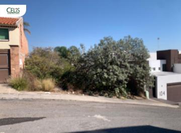 Terreno / Lote · 240m² · Terreno en Venta