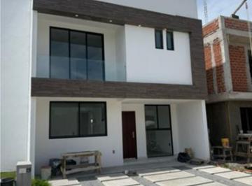 Casa en condominio · 206m² · 3 Recámaras · 2 Estacionamientos · Venta de Casa en Residencial Esmeralda IV en San Mateo Atenco