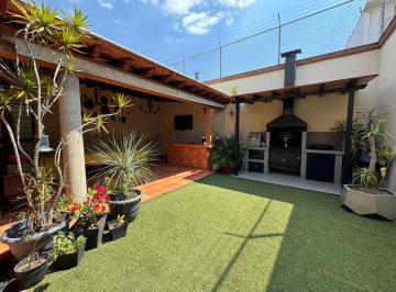 Casa de 3 habitaciones, Zapopan · Casa con Terraza Única. Excelente Oportunidad