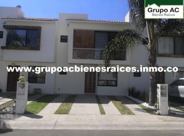 Casa · 139m² · 3 Recámaras · 2 Estacionamientos · Casa en Renta en Valle de Juriquilla R - 1216