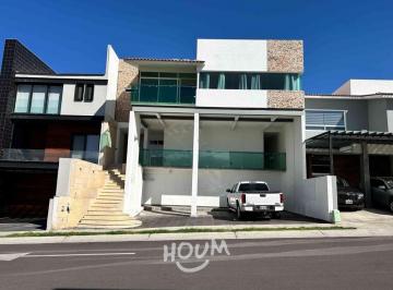 Casa · 522m² · 3 Recámaras · 3 Estacionamientos · Casa en Misión de Concá con 3 Recámaras, Id:.